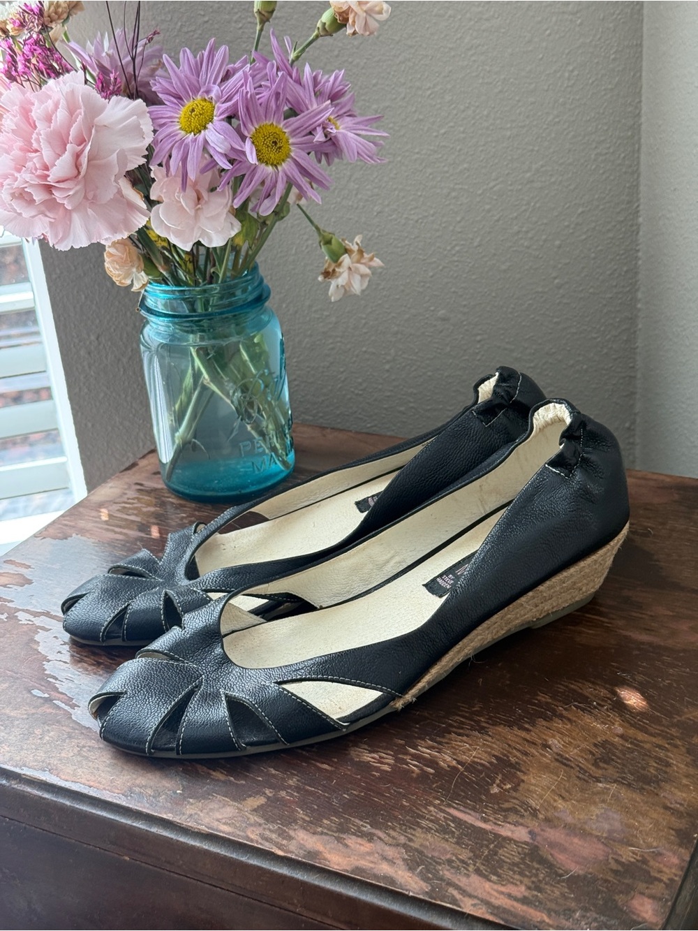 VTG Y2K Steve Madden Sz 9 Low Wedges Sandals Peep Toe Black Leather Espadrille